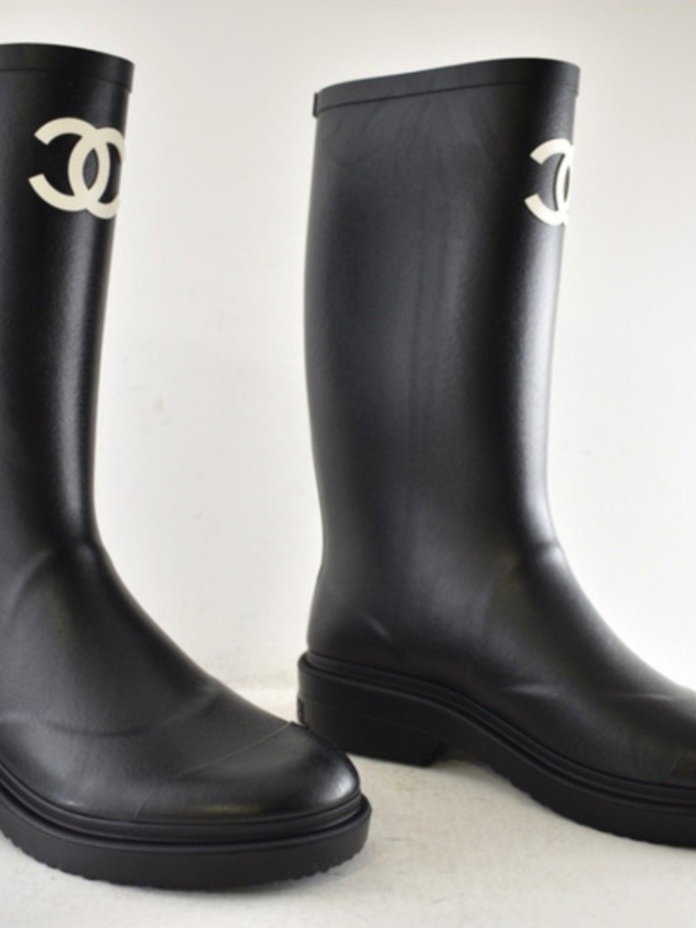 CHANEL Black Rain Boots with CC Logo - Picture 5 of 9